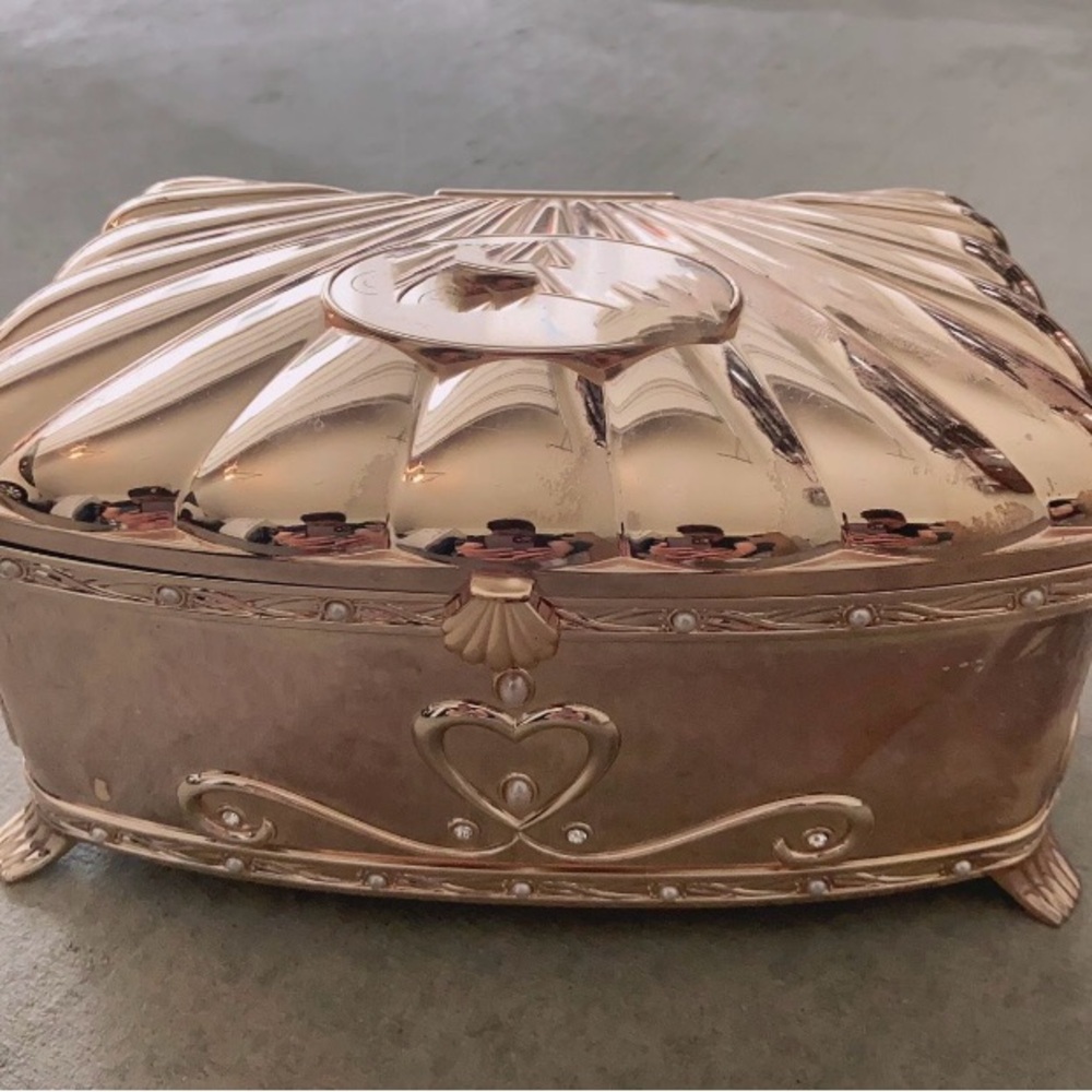 Elegant Gold Jewelry Box